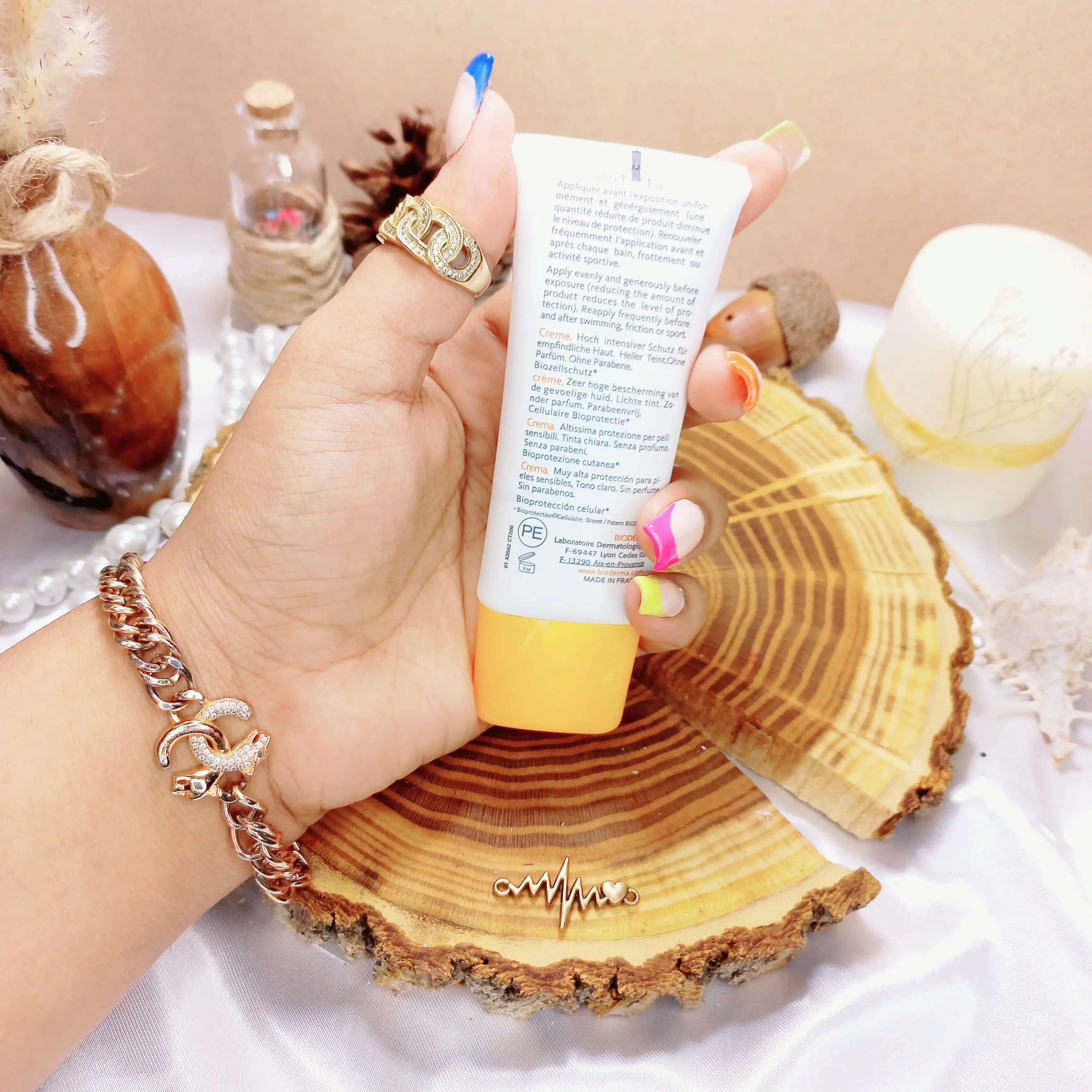 کرم ضد آفتاب بی رنگ SPF50 بیودرما BIODERMA