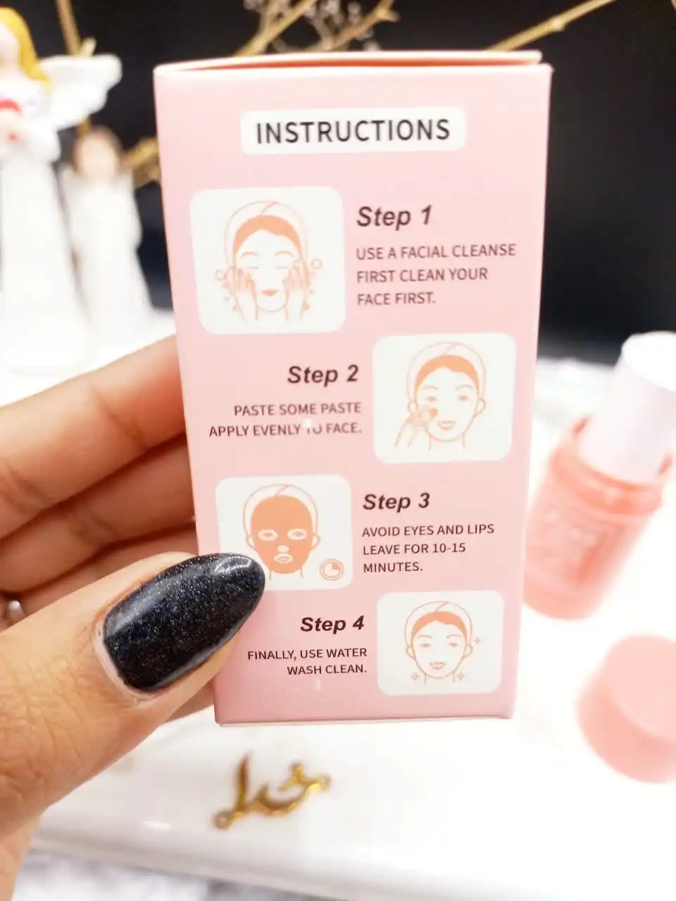 ماسک استیکی با عصاره توت فرنگی Sticky mask