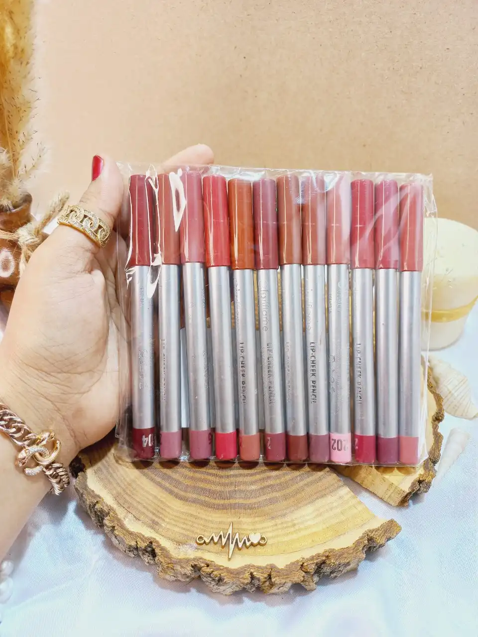 رژ مدادی با کیفیت پوکه نقره ای اوریفلیم oriflame