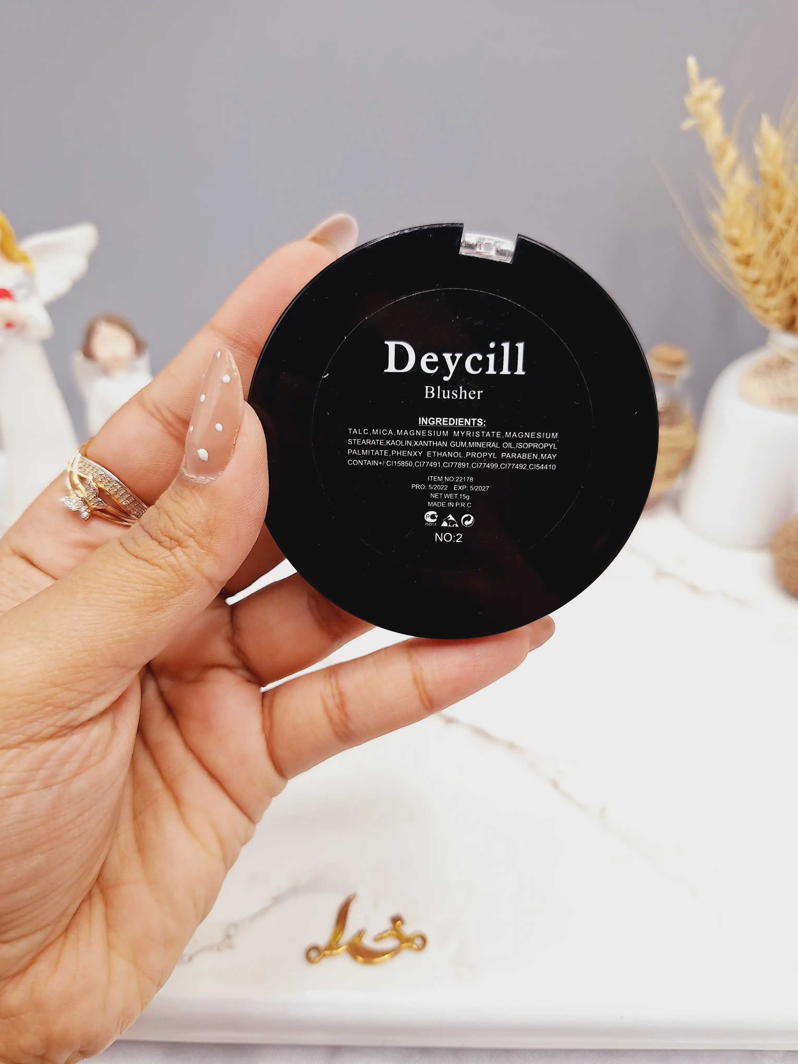 رژگونه پرطرفدار دایره ای برند دیسیل Deycill کد 22178