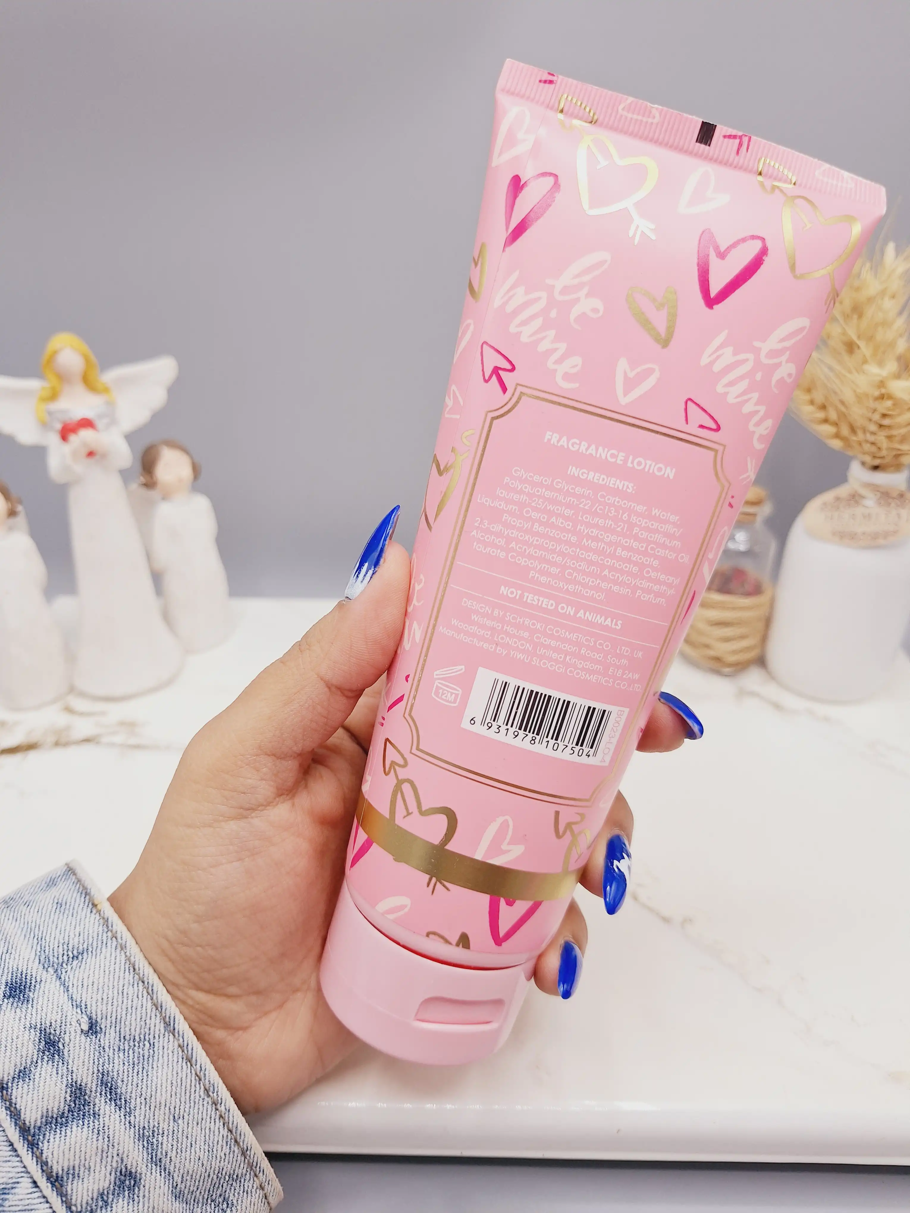لوسیون عطری قلبی فوق العاده خوشبو و آبرسان برند PINK IN SWEET حجم 236 گرم مدل DEAR کد 7504