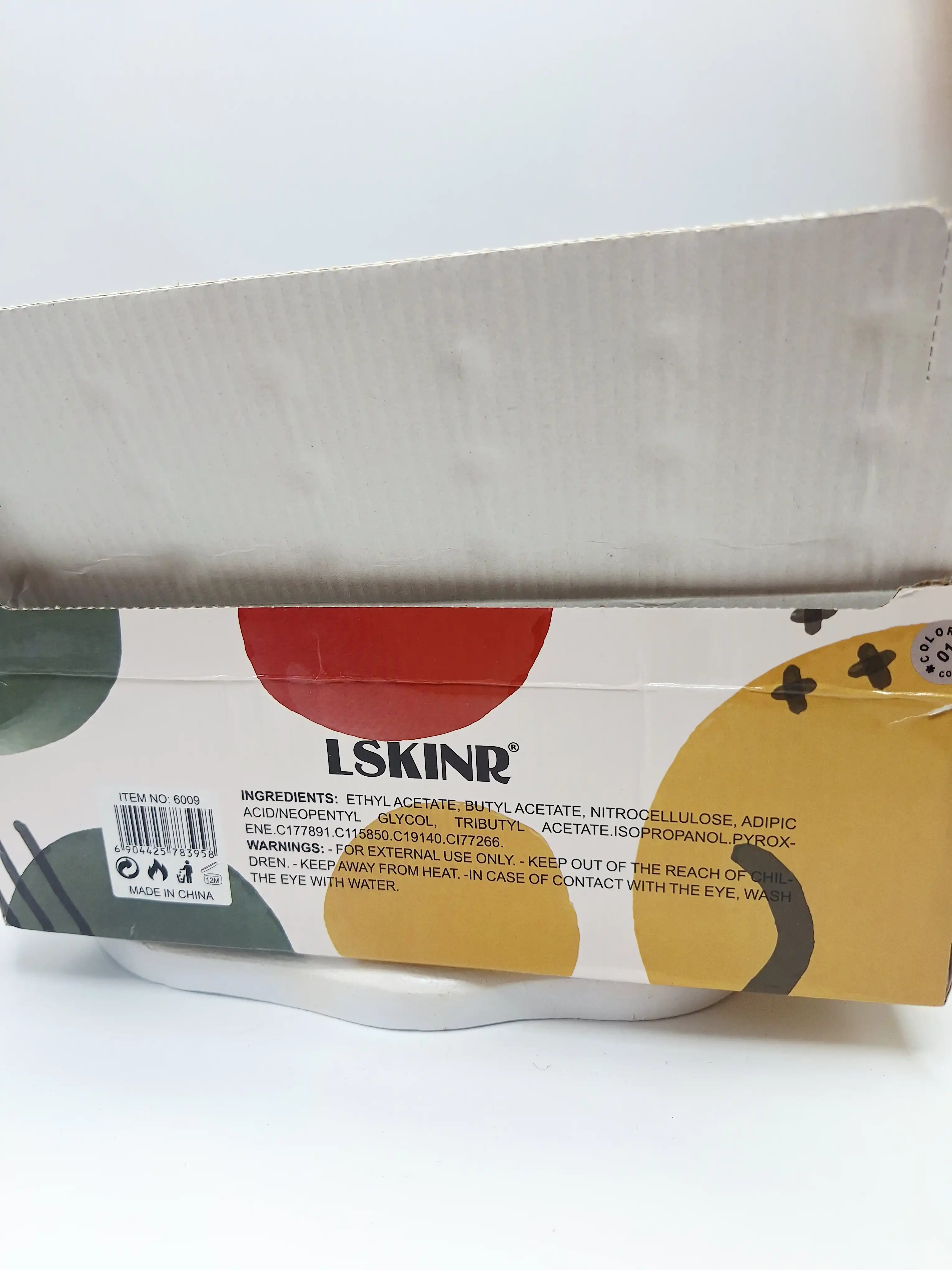 لاک ناخن خوش رنگ و زیبا برند Lskinr